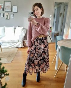 25 WINTER OUTFIT IDEAS FOR WOMEN OVER 50 - valemoods Pumpkin Patch Outfit Ideas, Maxi Skirt Fall, Patch Outfit, Best Winter Outfits, Pumpkin Patch Outfit, Modesty Outfits, Winter Outfit Ideas, Maxi Skirt Outfits