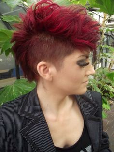 Mohawk Styles For Women, Wavy Mohawk, Mini Mohawk, Hairstyles For College, Mohawk Hairstyles For Women, Short Punk Hair, Undercut Hairstyle, Mohawk Styles, Cute Summer Hairstyles