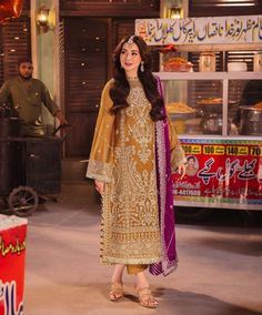 Hoorain Shaikh Mendhi Ideas, Latest Pakistani Fashion, Chiffon Suit, Modest Girl, Pakistani Suits Online, Asim Jofa, Unstitched Dress Material, Chiffon Collection, Embroidered Chiffon