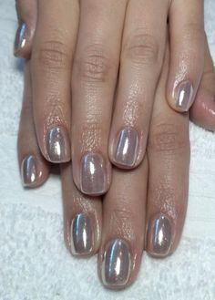 Silver Chrome Short Nails, Level 1 Nail Art, Short Gel Acrylic Nails, Pearl Effect Nails, Short Chic Nails, Silver Short Nails, Nails Winter Short, Silver Nails Short, Short Silver Nails