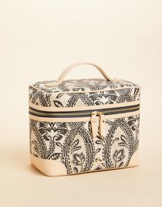 Train Case Bellinger from Spartina 449 Makeup Travel Case Professional, Makeup Train Case Target, Rectangular Travel Case With Gold-tone Hardware, High-end Monogram Print Travel Bag, Cosmetic Train Case, Spartina 449, Train Case, Travel Set, Easy Travel