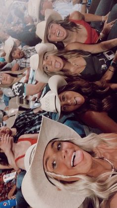 Rodeo Friends Pictures, Rodeo Pics With Friends, Rodeo Best Friends, Country Friend Group Aesthetic, Country Pictures With Friends, Rodeo Pictures Ideas, Country Best Friend Pictures, Country Besties, Baby Costume Ideas