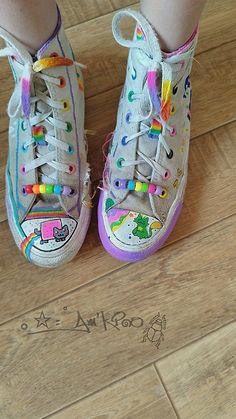 Converse Custom Ideas, Autismcore Aesthetic, Painting Converse, Converse Painting, Emo Things, Customization Ideas