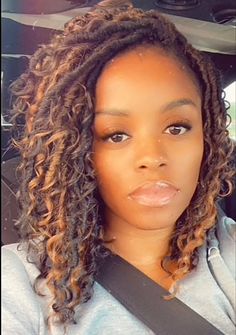 Shoulder Length Goddess Locs, Short Curly Faux Locs, Crochet Braids Hairstyles Locs, Short Boho Faux Locs, Short Boho Locs Black Women, Boho Faux Locs Bob, Short Faux Locs Styles Shoulder Length, Bob Locs Hairstyles For Black Women, Goddess Locs Short