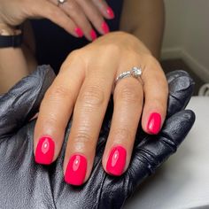 Hot Pink Nail Colors, Bright Pink Red Nails, Dark Pink Dip Nails, Summer Nails Red Pink, Hot Pink Red Nails, Short Dark Pink Nails, Bright Pink Short Nails, Dark Hot Pink Nails