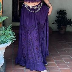 Boho Witch Outfits, Fairy Core Fashion, Earthy Goth, Summer 60s, Long Skirt Floral, Princess Aesthetic Outfits, Long Purple Skirt, Purple Skirts, Cottage Core Clothes