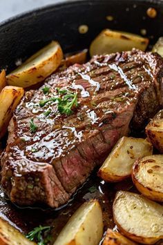 Steak Aesthetic, Seasoned Food, Easy Steak Dinner, Steak Lunch, Medium Steak, Barbecue Steak, Big Steak, Delicious Food Image, Steak And Chips