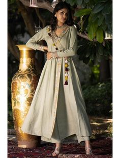 Kurta With Dupatta, Stylish Kurtis Design, Angrakha Style, Designer Kurti Patterns, Indian Dresses Traditional, Kurti Designs Party Wear, Kurta Designs Women