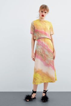 Zara Spring, Tie Dye Fashion, Tie Dye Crop Top, Spring Skirts, Top Cropped, Spring Trends, 로고 디자인, Zara United States