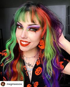 Gorgeous orange, green and purple hair color for Halloween. Are you ready to get spooky? Whether you're looking for fun hairstyles for Halloween or Halloween hair color ideas, you'll get some serious hair inspo from this post! Here are 31 of the coolest, most creative Halloween hairstyles on the planet! Halloween Hair Color, Halloween Hairstyles, Hair Base, Inner Witch, Piercing Inspo, Unique Hair, Halloween Hair