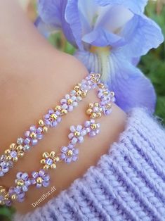 Set promotion!! Mini flowers 2 bracelets of 15-16cm + 4cm adjustable Handmade floral bracelet 🥰 Purple / lilac / gold ~ golden colors glass beads -Measure This bracelet is made up of small flowers of approximately 5 mm 🌸 Before ordering I recommend measuring the circumference of your wrist. Each bracelet also has a small stainless steel chain of approximately 4 cm -Material High quality glass beads Nylon thread Gold plated stainless steel -Care instructions To keep this delicate bracelet for a long time we recommend: Avoid direct contact with perfumes, cream, soaps and other chemicals. Do not use this bracelet while sleeping, playing sports or showering/bathing. there are also other sizes and types of shipments! Thank you !! and for any information contact me privately without problems ? Flower Beading Pattern, Cosmos Flowers Bracelet, Jewellery And Accessories, Purple Flower Bracelet, Beaded Flower Bracelet Pattern, Cute Beaded Bracelets, Purple Jewellery, Bead Accessories, Purple Things