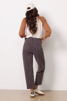 Elevate your everyday look with the Emerson Pant by EVEREVE, featuring a relaxed, gently bowed leg, high-rise fit, and cotton-lyocell blend fabric. The front patch pockets add a hint of utility-inspired style, while the ankle-length hems are perfect for showing off your shoe game. | EVEREVE Women's Emerson Pants, Size 24, Grey Loosely Fitted High-waisted Cotton Work Pants, Elevated Casual Pants With Five Pockets, Relaxed Fit Straight Leg Work Pants For Fall, Cotton Jeans With Side Pockets For Fall, Fall Work Pants Relaxed Fit Straight Leg, Fall Cotton Jeans With Side Pockets, Fall Straight Leg Work Pants With Patch Pockets, High Waist Cotton Chinos For Business Casual, Relaxed Fit Work Pants With Hip Pockets For Fall