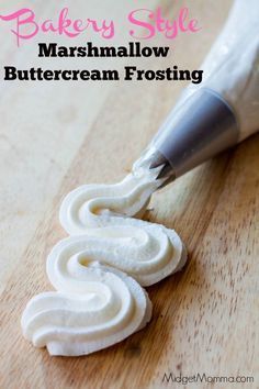 Bakery Style Frosting, Marshmallow Buttercream Frosting, Bbq Dessert, Frost Cupcakes, Marshmallow Buttercream, Homemade Marshmallow, Marshmallow Frosting, Making Cakes, Homemade Frosting