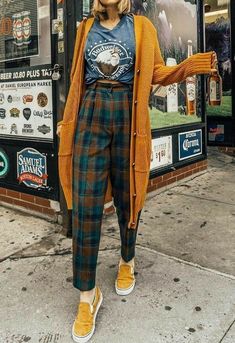 Masculine Inspired Outfits, Yellow Checkered Pants Outfit, New York Spring Fashion Street, Unique Women Outfits, Radio Host Outfit, Art Teacher Clothes Aesthetic, Hungarian Fashion Modern, Relaxed Womens Outfits, Funky Grandma Style