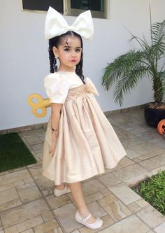 22 DIY Toddler Girl Halloween Costumes » Lady Decluttered Diy Fantasia, Halloween Costume Couple, Costume Carnaval, Baby Costumes Girl, Baby Kostüm, Kids Halloween Costumes, Doll Halloween Costume, Broken Doll, Diy Kostüm