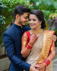 Couple Photography Poses In Traditional Look, Engagement Copul Photos Indian, Traditional Saree Couple Poses, Engagement Photos In Saree, Wedding Couple Poses Traditional, Simple Couple Poses Indian Wedding, Marathi Wedding Couple Poses, Marathi Pre Wedding Photoshoot, Marathi Engagement Look Couple