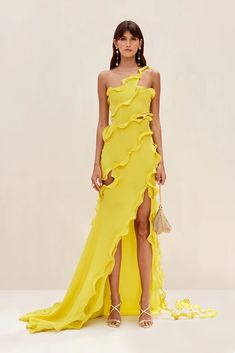 Wedding Lunch Outfit Guest, Resort Wedding Guest Attire, Classy Cocktail Dress, Yellow Long Dress, Vacation Fits, Cruise Fashion, Resort Chic, Look Formal, Summer Lunch