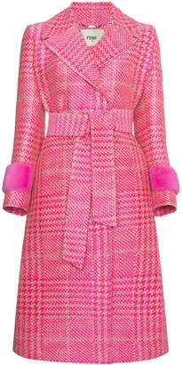 Fendi Coat, Pink Coats, Mode Rose, Look Rose, Houndstooth Coat, Mink Coat, Mink Fur Coat, Hounds Tooth, Pink Coat