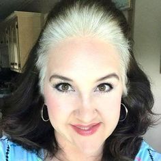 Eva's cold turkey gray hair transition is SO cool! #grayhair #silverhair #grayhairtransition #ditchthedye Gray Transition, Undercut Designs, Turquoise Hair, Natural Gray Hair