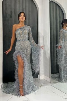 Istanbul Fashion, One Shoulder Prom Dress, Prom Dress Inspiration, Looks Black, Feather Dress, Prom Dresses With Sleeves, Black Prom Dresses, Glam Dresses, Red Prom Dress