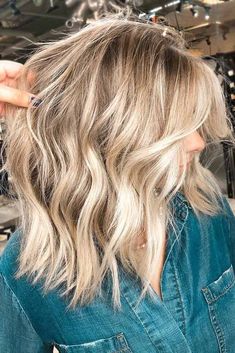 Bob Haircut Thick Hair Mid Length, Trendy Wavy Hairstyles, Shorter Thick Hair Styles, 2023 Medium Length Hairstyles, Medium Length Haircut For Thick Hair Middle Part, Medium Length Haircut For Thick Hair Blonde, Modern Medium Hairstyles, Hair Styles For Medium Length 2022 Women, Medium Haircut Ideas For Thick Hair