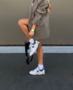 Sporty Summer, Outfits Sporty, New Balance Outfit, Fall Sneakers, Outfits With Converse, Looks Street Style, Mode Inspo, Looks Chic, Sporty Outfits