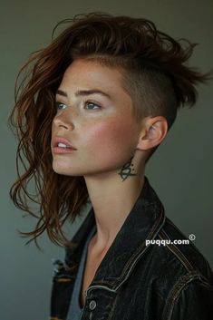 Mohawk Haircut for Women: Bold, Edgy, and Unapologetically You - Puqqu Shaved Side Haircut Women, Mohawk On Women, Short Undercut Women, Back Undercut Women, Side Cut Hairstyles Woman, Women Mohawk Hairstyles, Sidecut Long Hair, Edgy Hair Short, Female Mohawk Shaved Sides