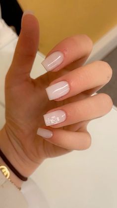 Cute Acrylic Nails For Summer Simple, Flower French Nail Designs, Summery Simple Nails, Milky White Nails Flowers, Flower On Ring Finger Nails, Milky White Nails With Flower Design, Milky White Nails With White Design, Milky White Flower Nails, Hibiscus Flower Nails Simple