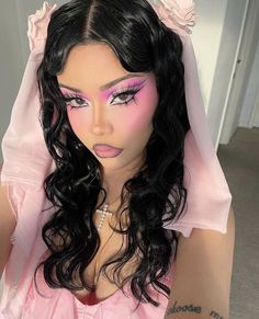 Bratz Eye Makeup, 2024 Hair Trends For Women, Doll Face Makeup, Makeup 90s, Competition Makeup, 2024 Hair Trends, 90s Makeup Look, Sultry Makeup, 90s Makeup