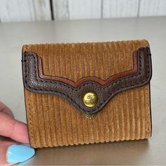 New! Fossil Women's Heritage Nubuck Leather Trifold Brown Wallet Compact Small. Brown Trifold Coin Purse For Everyday Use, Brown Trifold Coin Purse, Everyday Brown Trifold Coin Purse, Brown Bifold Coin Purse With Snap Closure, Brown Bifold Wallet With Snap Closure, Brown Wallet, Fossil Bags, Small Wallet, Nubuck Leather