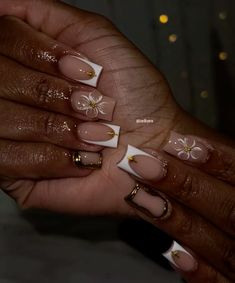 Frenchies Acrylic Nails With Design, Short Nails Fall Ideas, Gold Chrome Flower Nails, French Tip Natural Nails With Design, Textured Nails Design, White Nails Gold Accent, Short Birthday Nail Designs, Dope Nail Designs Fall 2024, Safari Theme Nails