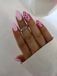 Multicolorido  Collar    Unhas coloridas Embellished Leopard Print Nail Designs Almond, Pink Nails Leopard Print, Nail Art Inspo Almond, Pink Leopard Nails Almond, Pink Leopard Nails Designs, Cheetah Print Pink Nails, Pink Leapord Print Nails, Cute Leopard Nails, Cheetah And Pink Nails