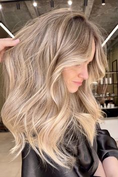 Medium Blonde Hair Color, Corte Long Bob, Beige Blonde Hair, Medium Blonde Hair, Hair Blond, Blonde Hair Color Ideas, Balayage Blonde