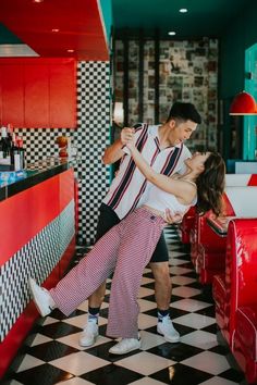 Diner- April 2022 Photoshoot Inspo Retro Diner Photoshoot Couple, Diner Aesthetic Photoshoot, 50s Photoshoot Ideas, Retro Prewedding, Retro Couple Photoshoot, Diner Wedding