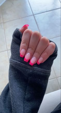 There's a new beauty trend taking over Instagram and it's absolutely stunning. Say hello to "quartz nails". Hot Pink Coffin French Tip, Cheap Nail Ideas Acrylic, Cute Summer Nail Ideas Simple, Back To School Simple Nails, Back To School Nails Acrylic Square, Nail Inspo For Back To School, Mail Ideas Summer, Summer Nails Square Pink, French Tip Nail Designs Square