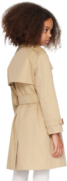 Cotton gabardine trench coat. · Notched lapel · Double-breasted button closure · Storm flap at front and back · Detachable pin-buckle belt · Welt pockets · Epaulets · Detachable pin-buckle tab at cuffs · Central vent at back hem · Full check-patterned twill lining Supplier color: Honey Model measures 55 / 139.7 cm tall and wears size 8Y. Burberry Size: child's height 3Y: 38.5 / 98 cm 4Y: 41 / 104 cm 6Y: 45.5 / 115.5 cm 8Y: 50.4 / 128 cm 10Y: 55.1 / 140 cm 12Y: 59.9 / 152 cm 14Y: 64.6 / 164 cm Classic Khaki Outerwear With Belted Cuffs, Classic Khaki Belted Outerwear, Classic Beige Belted Outerwear, Classic Gabardine Belted Outerwear, Double-breasted Beige Gabardine Pea Coat, Classic Beige Outerwear With Belt Loops, Beige Double-breasted Gabardine Pea Coat, Khaki Belted Gabardine Outerwear, Khaki Gabardine Belted Outerwear