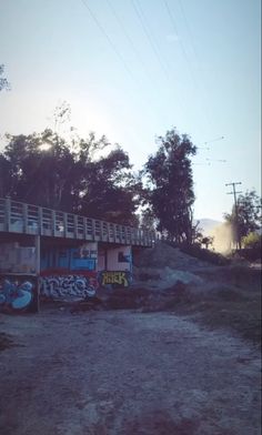 an abandoned building with graffiti on the side