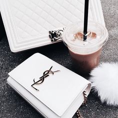 TATIANA❀ Ysl White Bag, White Ysl Bag, Bag Ideas, Cute Bags, A Drink, Coco Chanel, Beautiful Bags, White Bag