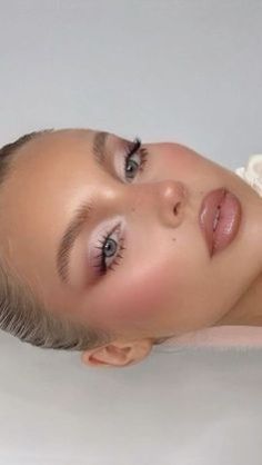 Pink Hue Makeup, Bridal Makeup Sparkle, Glossy Pink Makeup, Prom Makeup For Brown Eyes Pink Dress, Soft Glam Pink Makeup, Makeup Looks Pictures, Champagne Makeup Look, Angelic Makeup Look, Quince Makeup