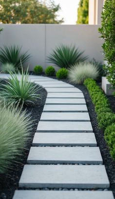 Elevate your small front yard with these simple, low-maintenance landscaping ideas that will save you time and effort. Small Landscape Ideas Front Yard, Small Front Yard Landscaping Ideas, Rock Mulch, Small Front Yards, Stepping Stone Pathway, Succulent Rock Garden, Emerald Green Arborvitae, White Gravel, Arborvitae Tree