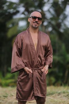 Beautiful silk kimono Coming with the belt Super elegant! Only 15 USD delivery worldwide, express delivery Want the same short like in the picture? https://www.etsy.com/au/listing/1223939433/short-for-man-men-short-silk-short?click_key=21b7998a2a51b53353bf615506dfb1e7012bf8fa%3A1223939433&click_sum=4d723178&ref=shop_home_active_7  Little Prince to showcase you  Instagram littleprince_bali Silk Kimono Robe, Man Men, Brown Silk, Little Prince, Pajama Robe, Silk Shorts, Womens Robes, Silk Kimono, Shop Home