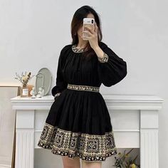 Short Frock Designs Pakistani, Pakistani Stylish Dresses, Short Frock Design, Stylish Frock Design, Short Frocks, Simple Dress Casual, Emmys Red Carpet, Best Hacks, Short Frock