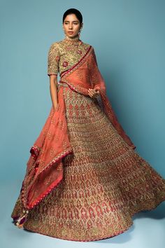 lehenga designs Peach Pink Lehenga, Tissue Lehenga, Sitara Work, Pink Lehenga Choli, Golden Lehenga, Pink Combination, Pakistani Lehenga, Pakistani Bridal Dress, Resham Embroidery