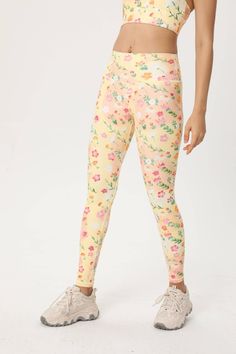 Feminine Stretch Floral Print Bottoms, Feminine Fitted Floral Print Bottoms, Fitted Feminine Floral Print Bottoms, Stretch Floral Print Leggings For Yoga, Stretch Floral Print Leggings, Full Length Yoga Pants For Spring, Spring Floral Print Yoga Bottoms, Floral Print Yoga Bottoms For Spring, Spring Floral Print Stretch Leggings