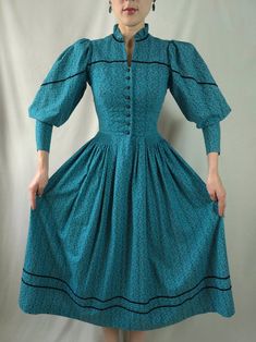 Austrian Dress Puffy Sleeves Victorian Dress Collared Dirndl Prairie Dress Floral Print Edwardian Dress Cotton Long Sleeves - Etsy Ukraine Victorian Outfits, Small Floral Print, Edwardian Dress, Cottagecore Fashion, Victorian Clothing, Vestidos Vintage, Prairie Dress