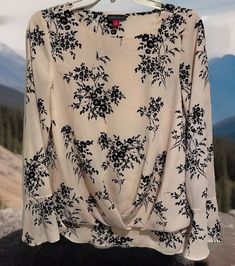 Vince Camuto Chiffon Blouse Top Pink Black Floral Crew Neck Long Sleeve Size XS