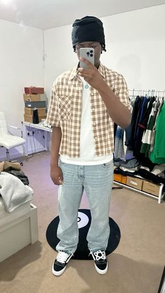 Men’s Clothing Inspiration, Fall Fit Inspo Streetwear, Cream Flannel Outfit Men, Spring Outfit Inspo Casual, Short Sleeve Flannel Outfits, Fits Aesthetic Men, Baggy Fits Men, Mens Church Outfit, Male Street Wear