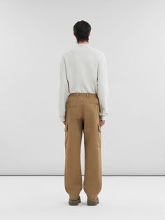 Cargo pants made from organic cotton gabardine. Mid-rise regular fit with elasticated drawstring waist, zip fly and horn button closure. Chino Cotton Twill Cargo Pants With Pockets, Classic Straight Cargo Pants With Pockets, Relaxed Fit Chino Cotton Twill Pants With Cargo Pockets, Classic Wide Leg Cargo Pants With Cargo Pockets, Classic Wide Leg Cargo Pants, Classic Wide Leg Cargo Pants With Pockets, Classic Tapered Leg Cargo Pants With Cargo Pockets, Flat Heel Boots, Trunk Bag