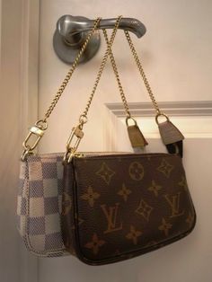 Louis Vuitton Wallpaper, Louis Vuitton Purses, Lv Clutch, Affordable Bags, Louis Vuitton Taschen, Affordable Handbags, Tas Lv, Bags Outfit