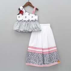 Mode Batik, Kids Party Wear Dresses, Kids Blouse Designs, Children Dress, Beautiful Casual Dresses